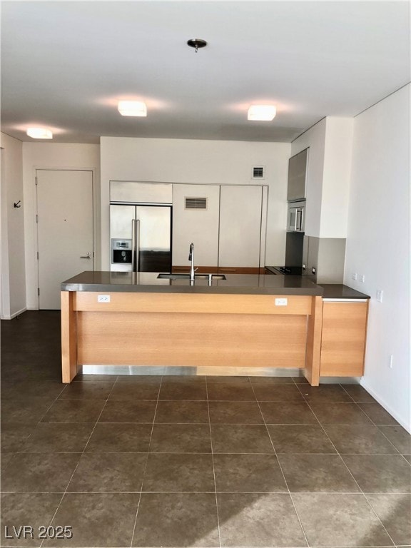 Kitchen with Counter/Island Seating