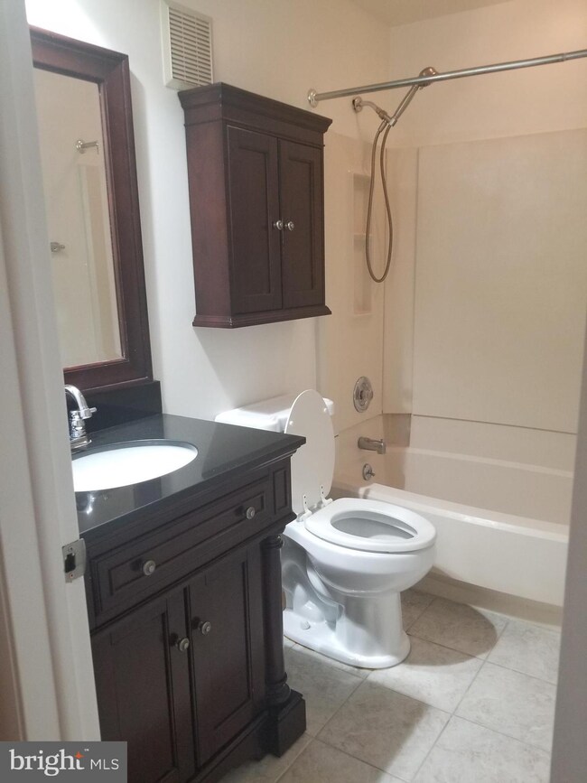 603A Cypress Point Cir unit 603A, Mount Laurel, NJ 08054 - photo 5