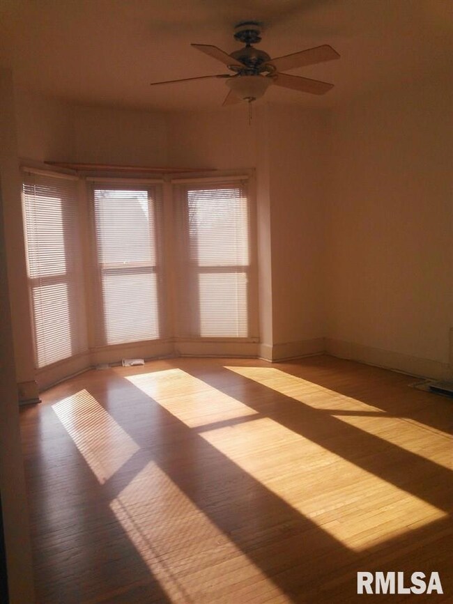 930 Bridge Ave, Davenport, IA 52803 - photo 5