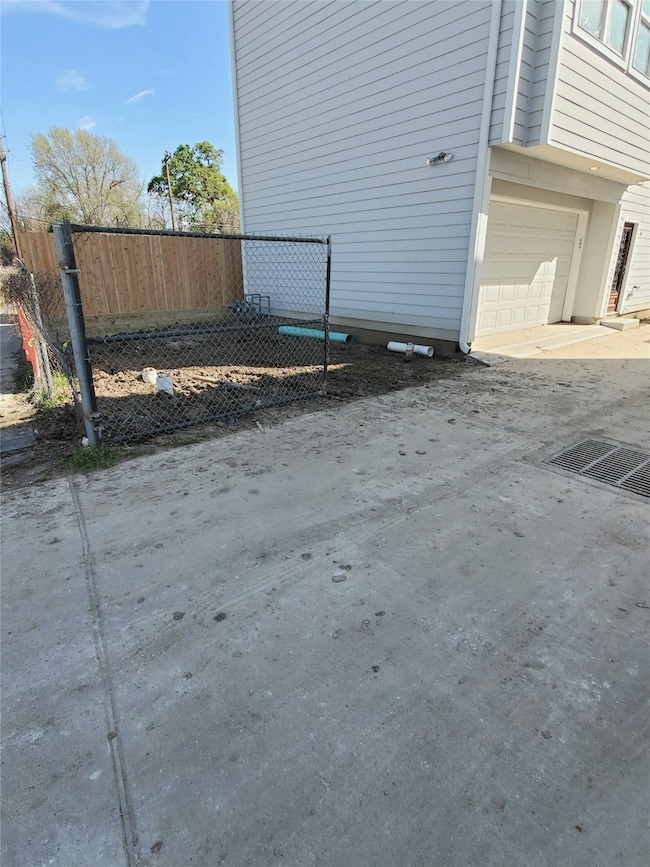 619 Link Rd, Houston, TX 77009 - photo 4