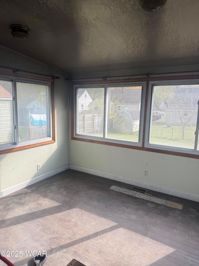 2035 W Wayne St, Lima, OH 45805 - photo 6