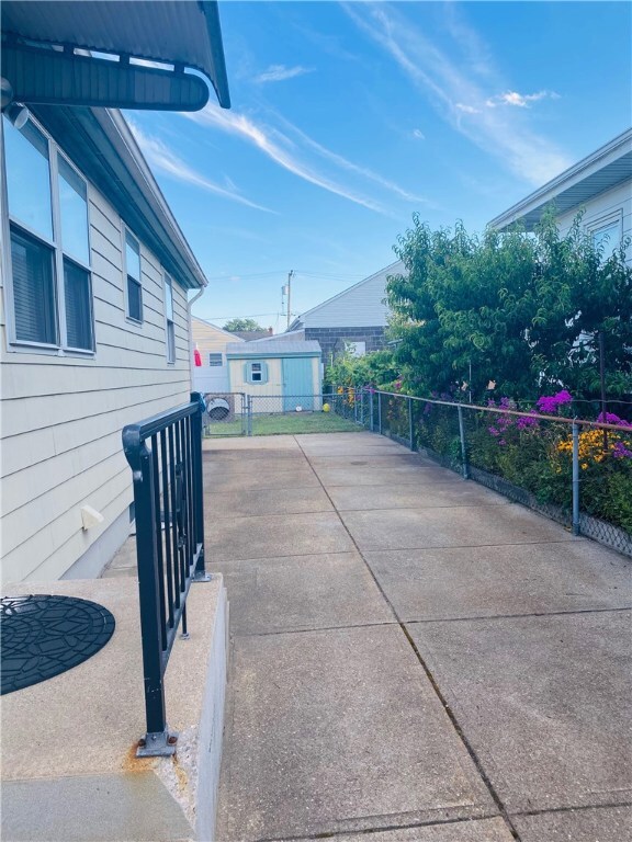 27 Busby St, Pawtucket, RI 02860 - photo 5