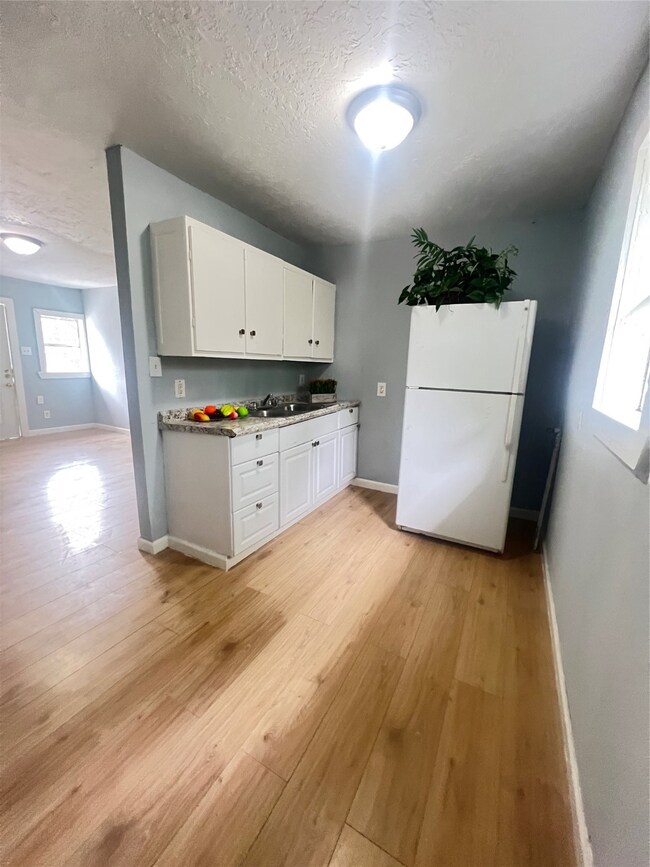 8608 Prairie View Dr unit A, Houston, TX 77088 - photo 5