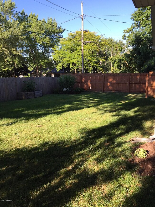 111 Buckeye St, Three Oaks, MI 49128 - photo 3