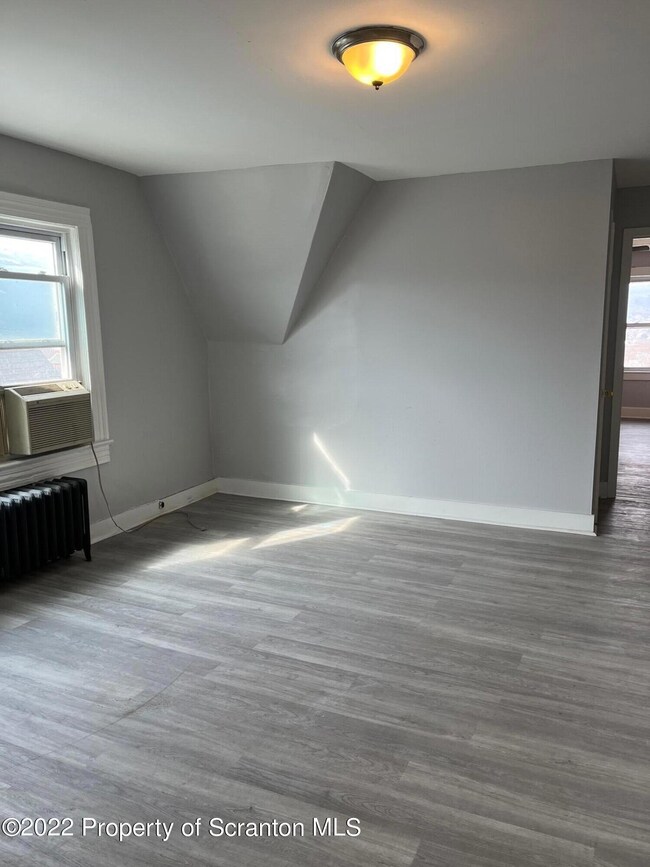 922 S Webster Apartment 3 Ave, Scranton, PA 18505 - photo 3