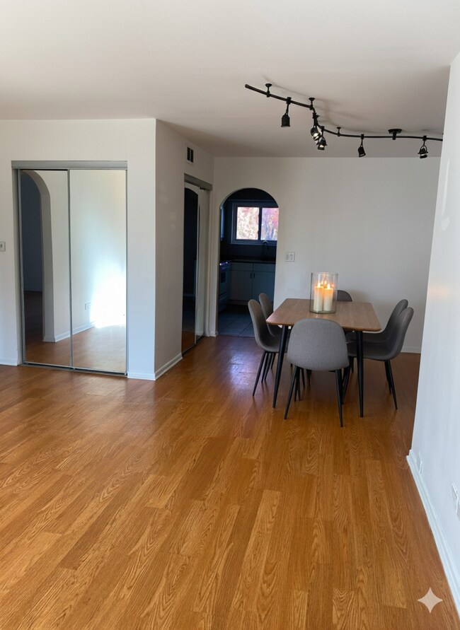 880 S Plum Grove Rd unit 210, Palatine, IL 60067 - photo 2