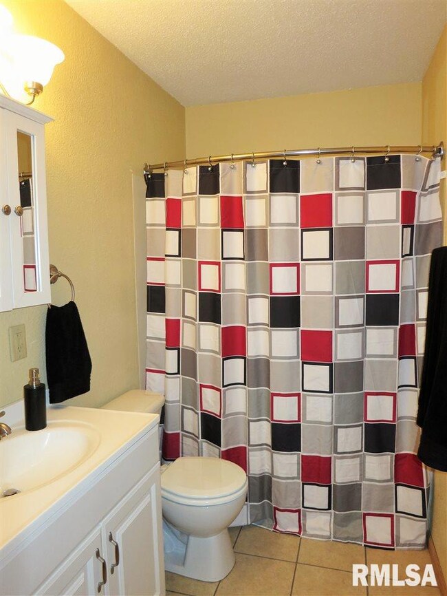 1809 W 54th St, Davenport, IA 52806 - photo 7