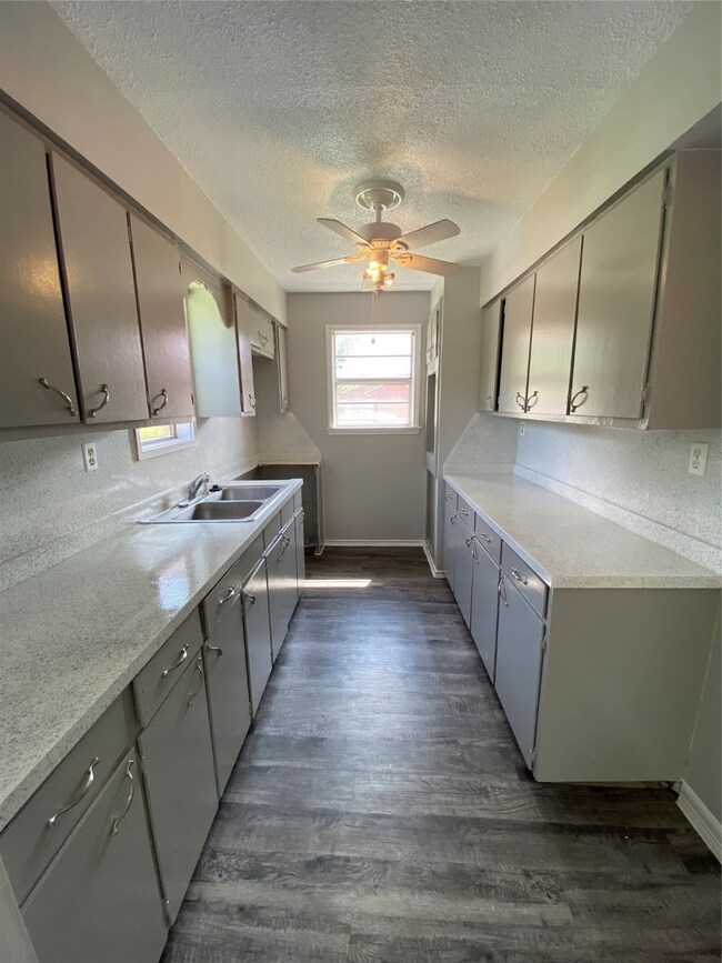 7816 James St unit 7818, Pearland, TX 77584 - photo 4