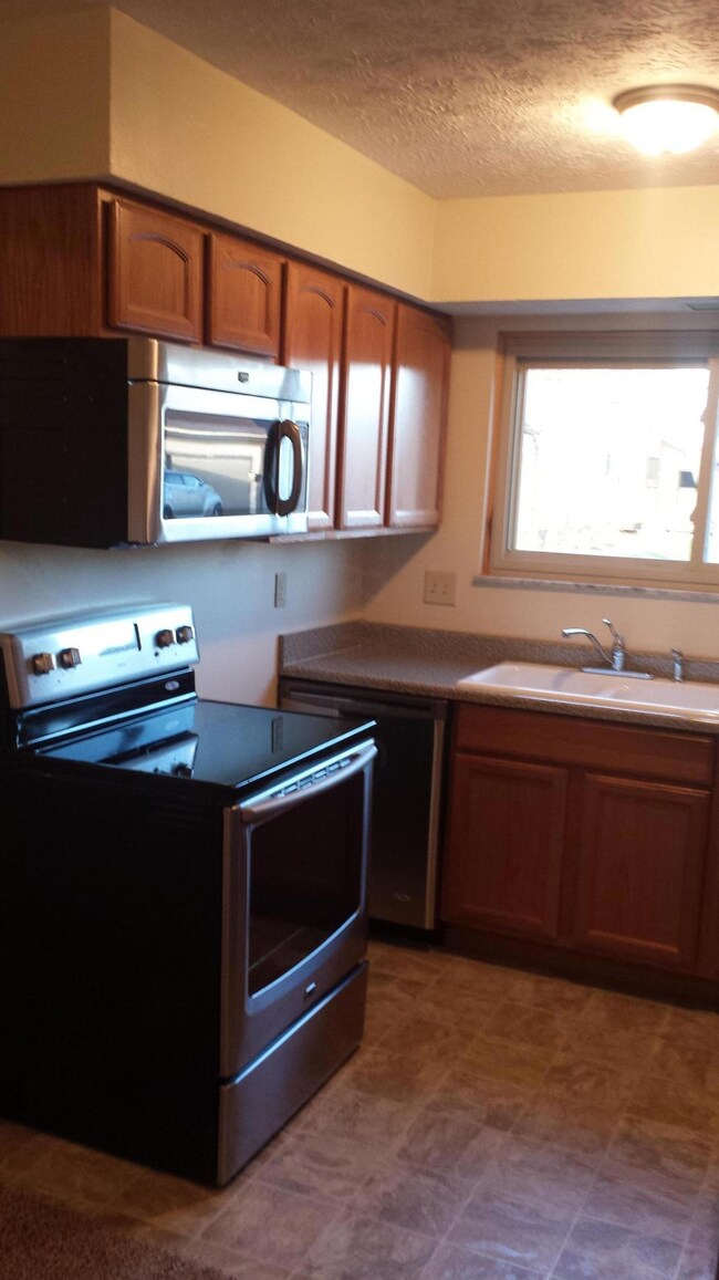 5264 Marci Way unit 8-D, Columbus, OH 43228 - photo 2