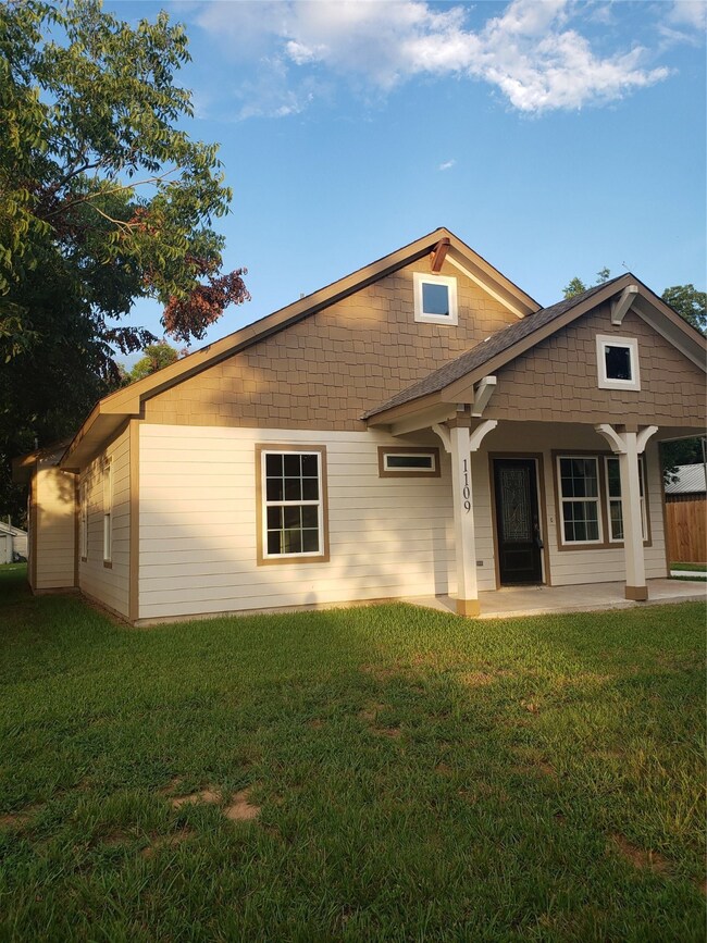 1109 Macarthur St, Rosenberg, TX 77471 - photo 2
