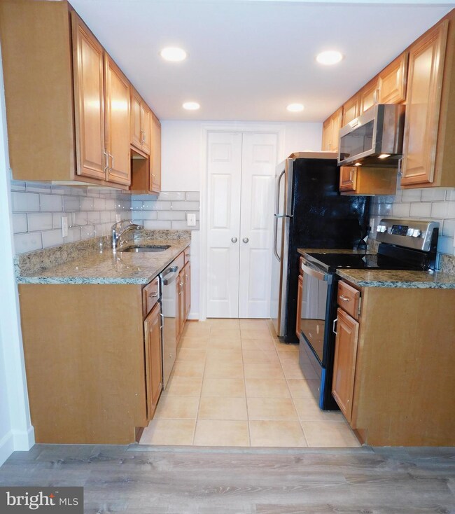 11601 Stoneview Square unit 11C, Reston, VA 20191 - photo 6