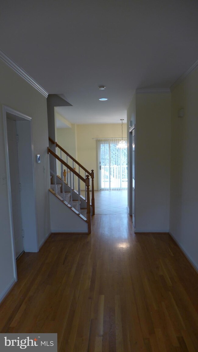 10008 Manor Place, Fairfax, VA 22032 - photo 4