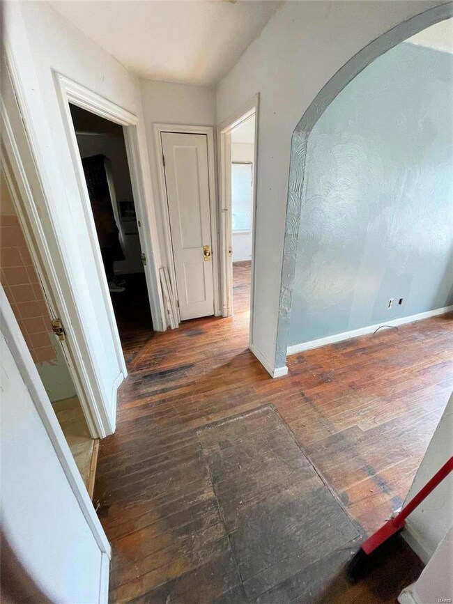 Hall to first 2 bedrooms
