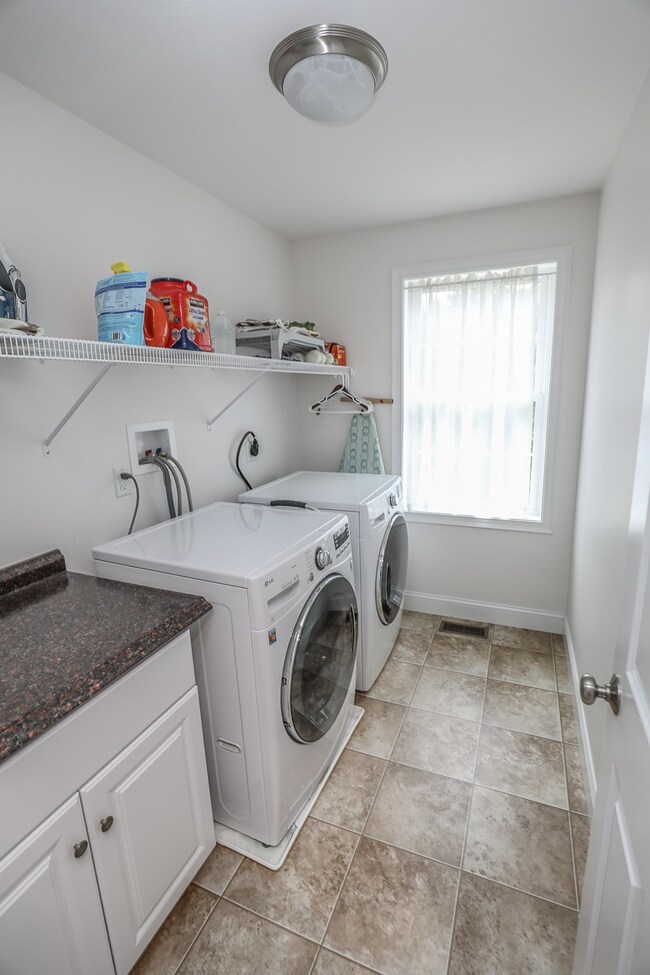 47 Fieldstone Dr, Goffstown, NH 03045 - photo 3