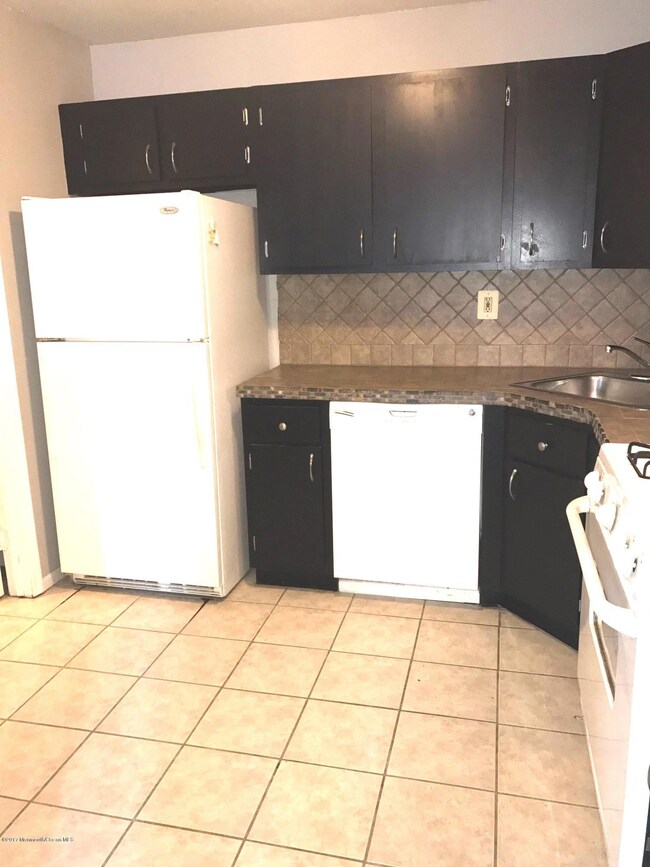 7-1 Seattle Ct unit 1, Freehold, NJ 07728 - photo 5