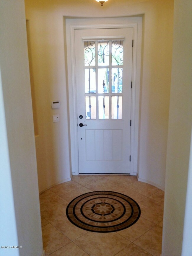 ROTUNDA ENTRY W/MEDALLION & ART NICHES