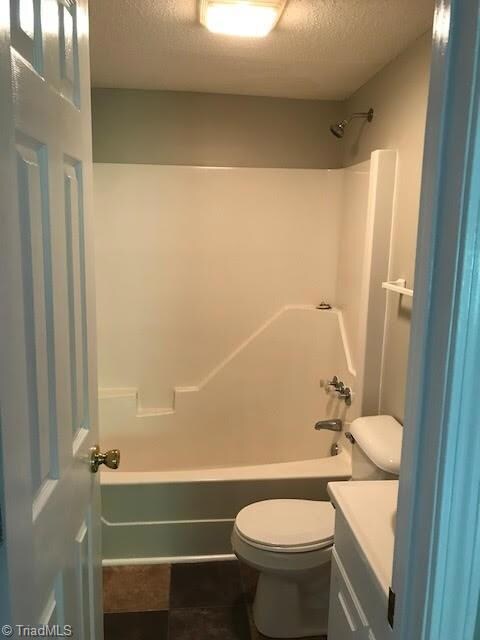 812 Mcclintock St, Reidsville, NC 27320 - photo 6