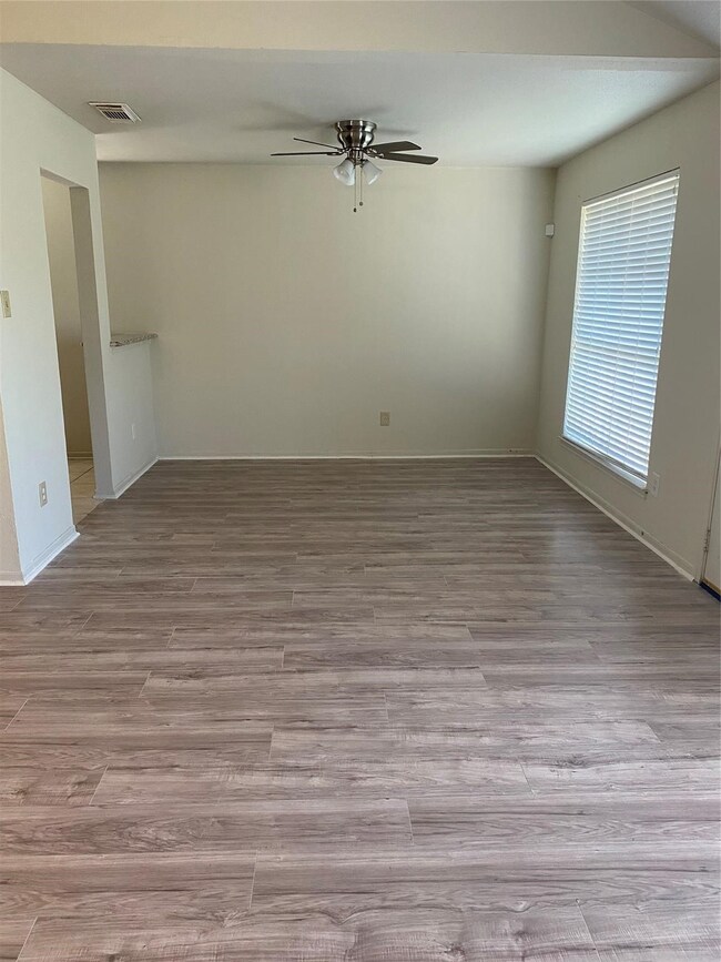 9402 Carmalee St, Houston, TX 77075 - photo 2