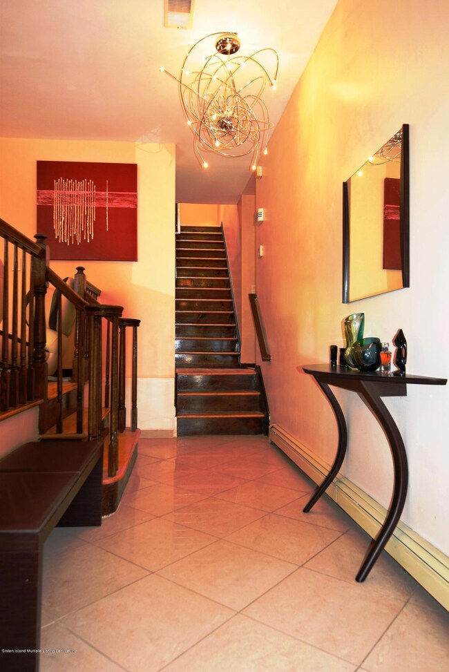 (4) Entry Foyer