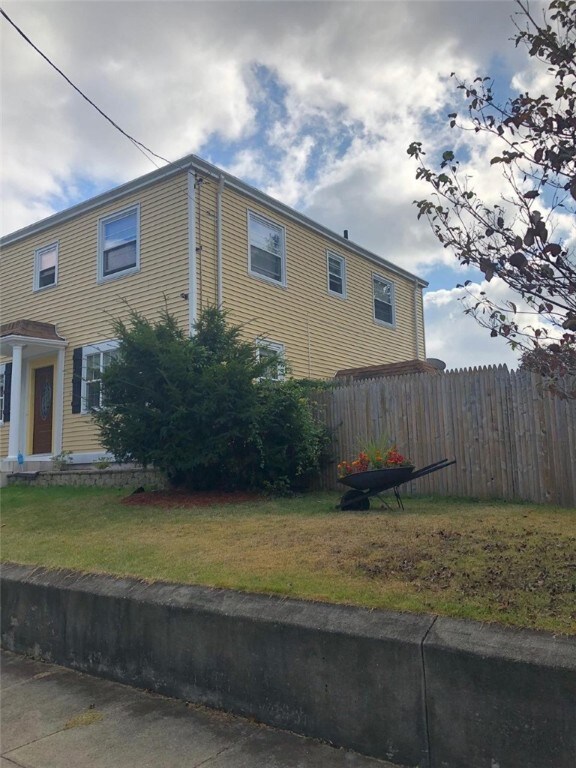 84 Waldron Ave, Cranston, RI 02910 - photo 4