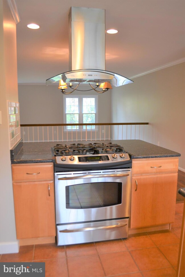 7763 Jewelweed Ct, Springfield, VA 22152 - photo 5