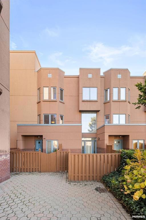 307 Chase Ct, Edgewater, NJ 07020 - photo 3