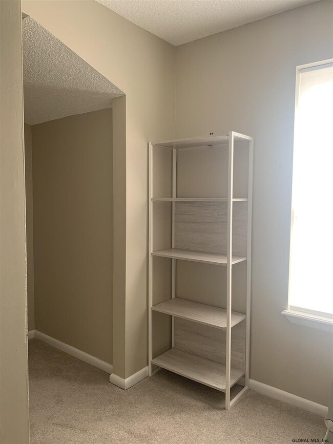 306 Cambridge Manor Dr, Schenectady, NY 12302 - photo 6