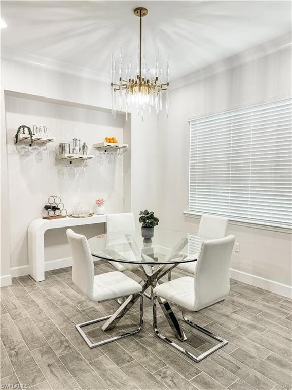 Dinning room with dry bar