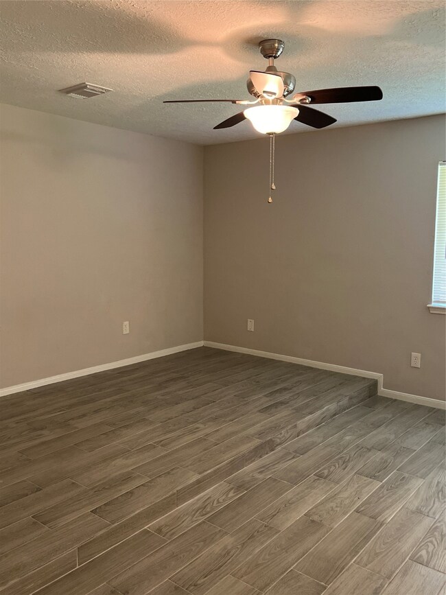 4910 Glendower Dr, Spring, TX 77373 - photo 5