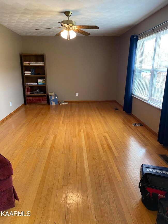 CCBAB1EA-2354-4CD8-9179-57D73680E68D