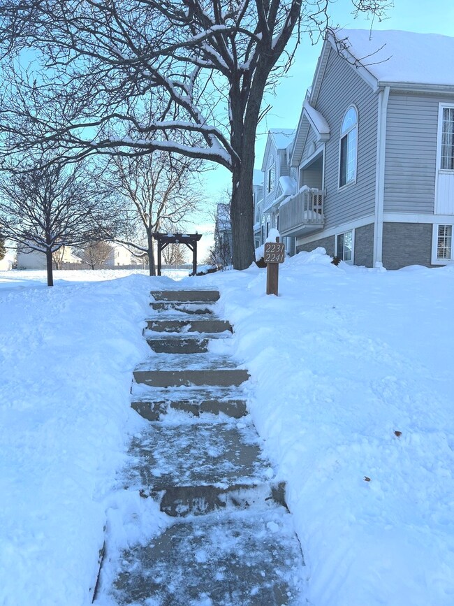 2233 Dawson Ln unit 312, Algonquin, IL 60102 - photo 6