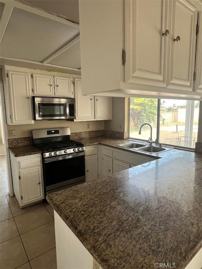 BRIGHT WINDOW KITCHEN