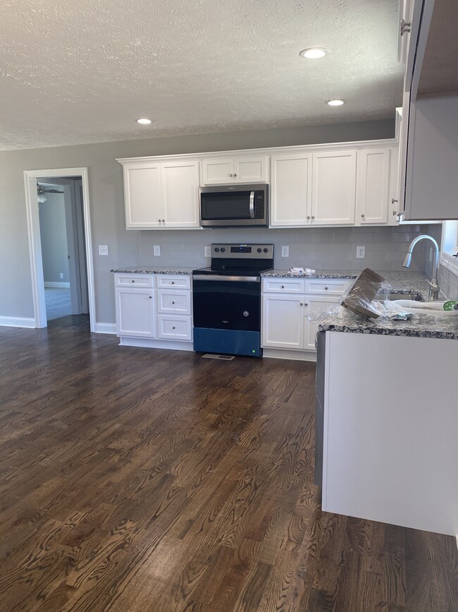 228 Jordan Ave, Shelbyville, TN 37160 - photo 5