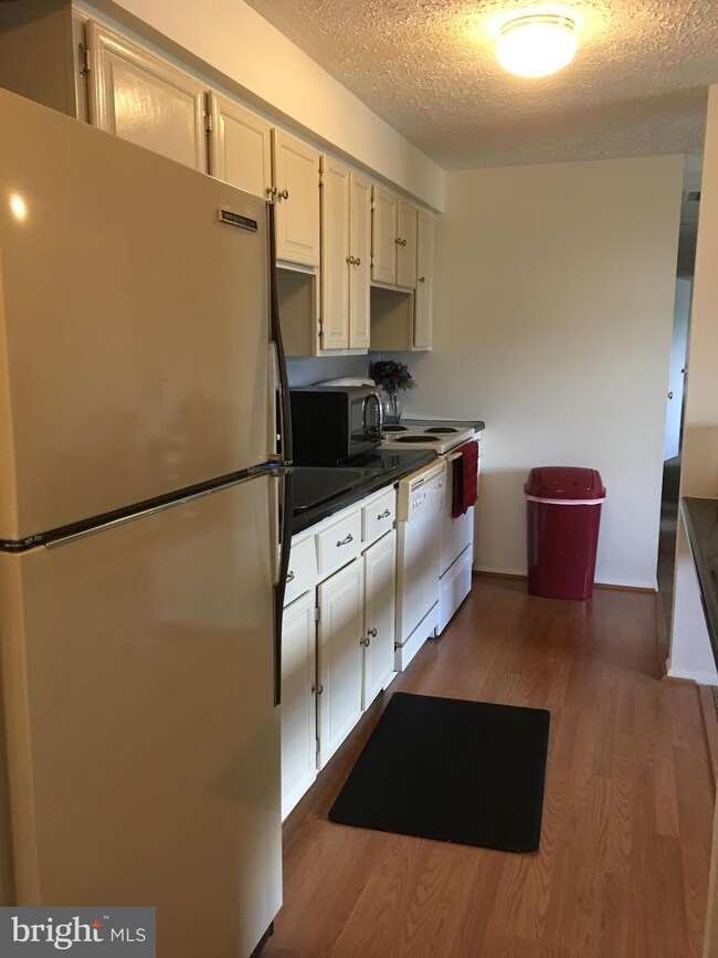 19501 Gunners Branch Rd unit M, Germantown, MD 20876 - photo 2