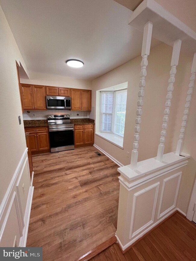 8931 Shamrock Ct, Springfield, VA 22152 - photo 3