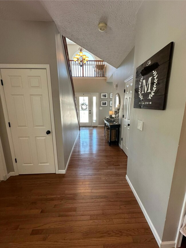 6 Entryway to door