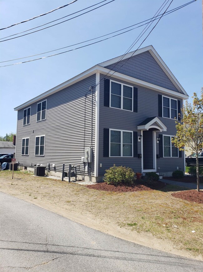55 Plummer St, Manchester, NH 03103 - photo 2