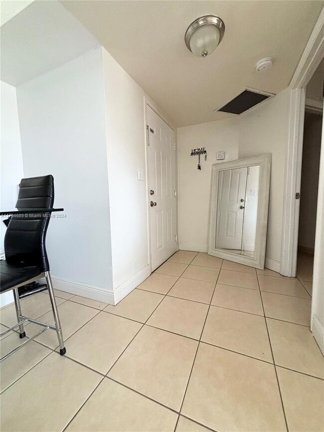 Kendall Lakes Towers unit 514, Miami, FL 33193 - photo 5