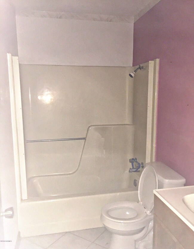 09-BATHROOM (1)