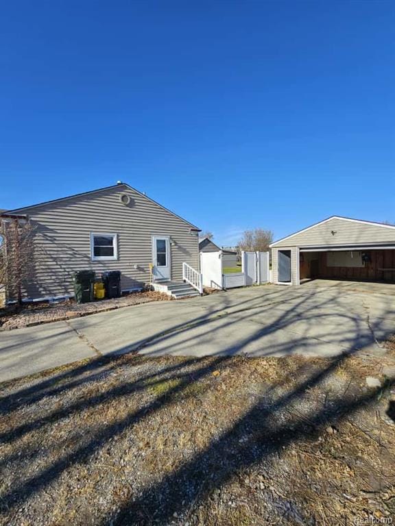 13811 E 14 Mile Rd, Sterling Heights, MI 48312 - photo 2