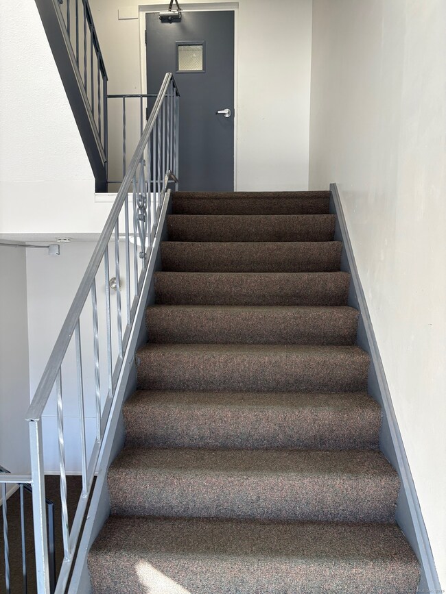 39 Hoffman Ct unit B3, Wallingford, CT 06492 - photo 3