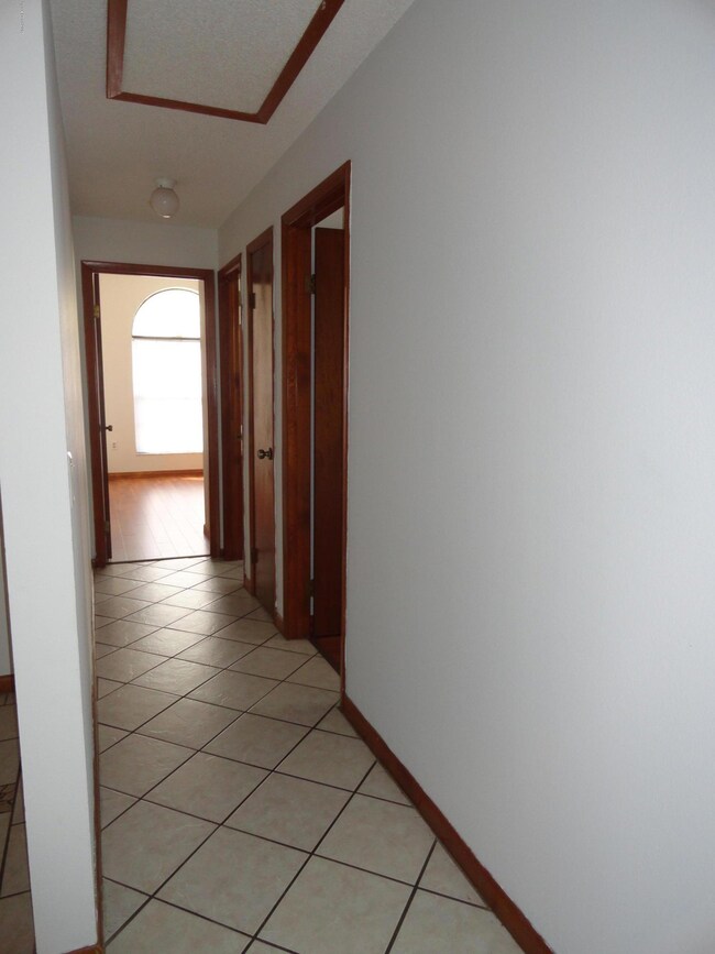 Hall to Bedrooms 2 and 3
