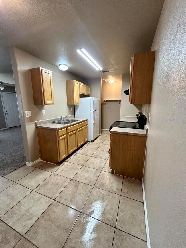 715 43rd St unit 1&2, Lubbock, TX 79404 - photo 5