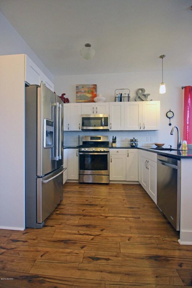 2039 Celadon Dr NE unit 62, Grand Rapids, MI 49525 - photo 4