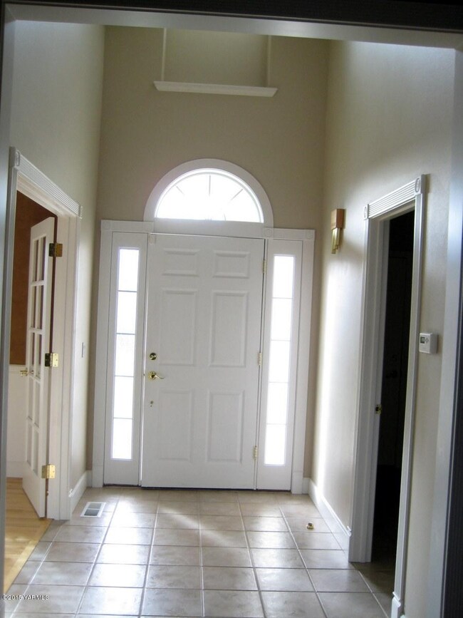 Spacious Entry
