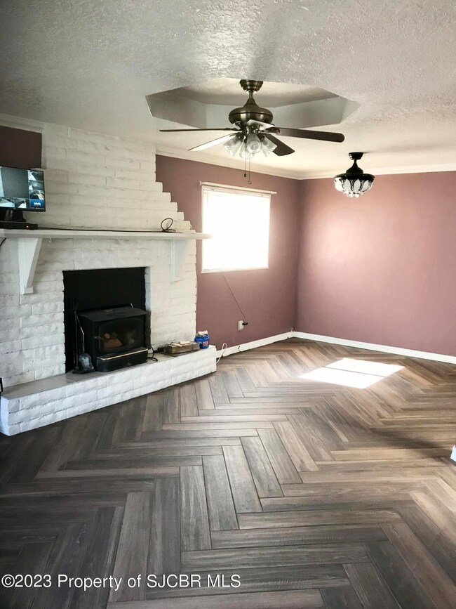 Living room/fireplace
