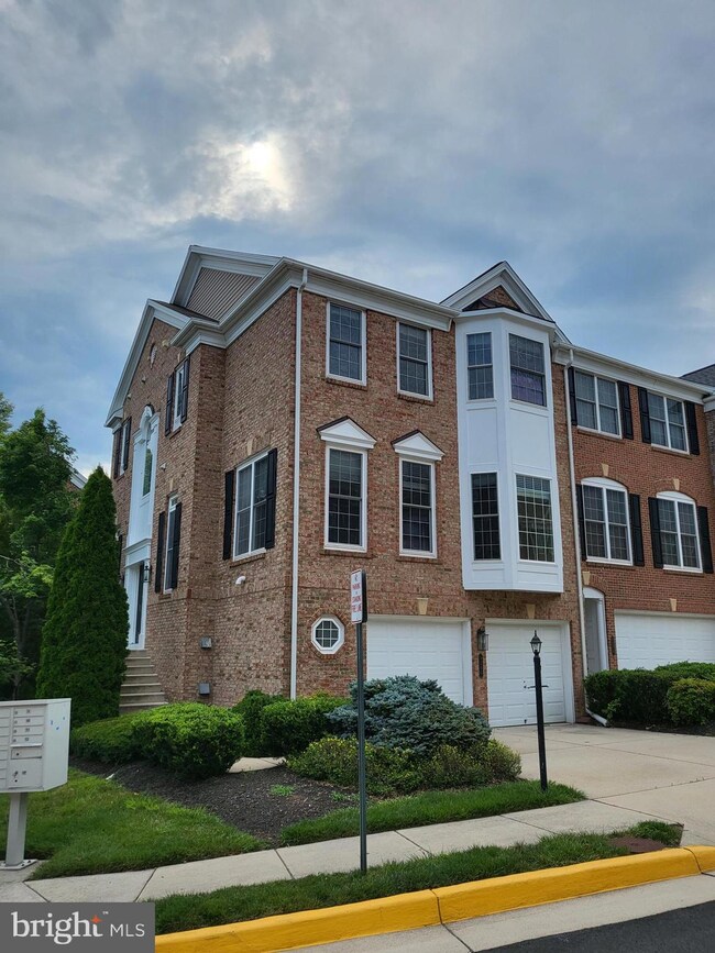 9280 Laurel Ridge Crossing Rd, Lorton, VA 22079 - photo 2