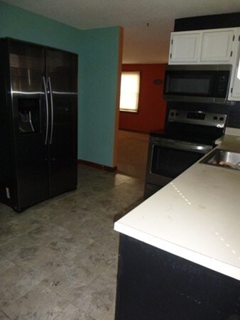 637 Springfield St unit 1, Feeding Hills, MA 01030 - photo 5