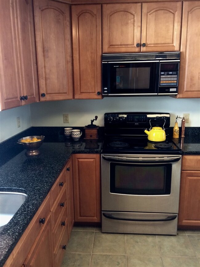 318 Gifford Rd, White River Junction, VT 05001 - photo 4