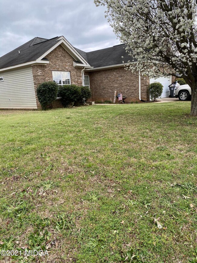 301 Manchester Ln, Byron, GA 31008 - photo 2